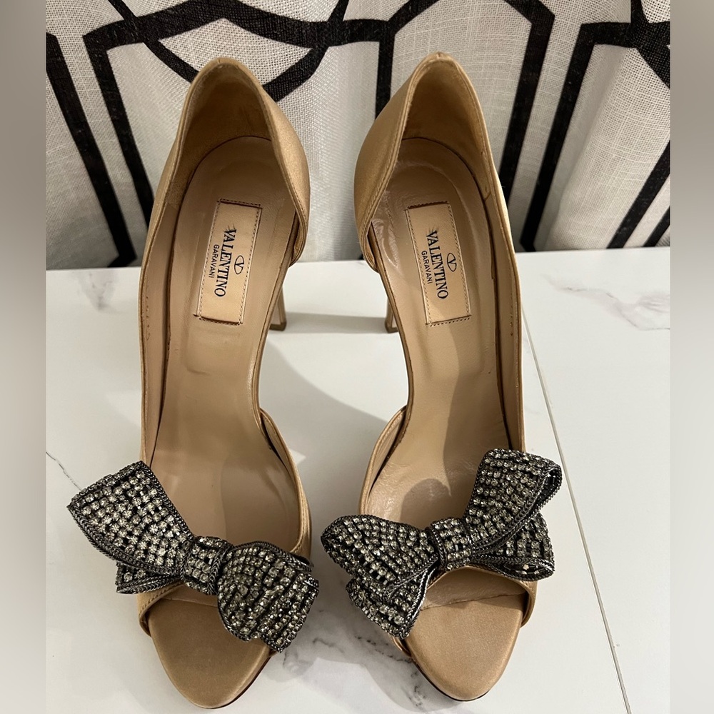 🎀⭐️Valentino Garavani⭐️🎀Gold Satin Crystal Metallic Bow Open Toe Heel Size 36.5